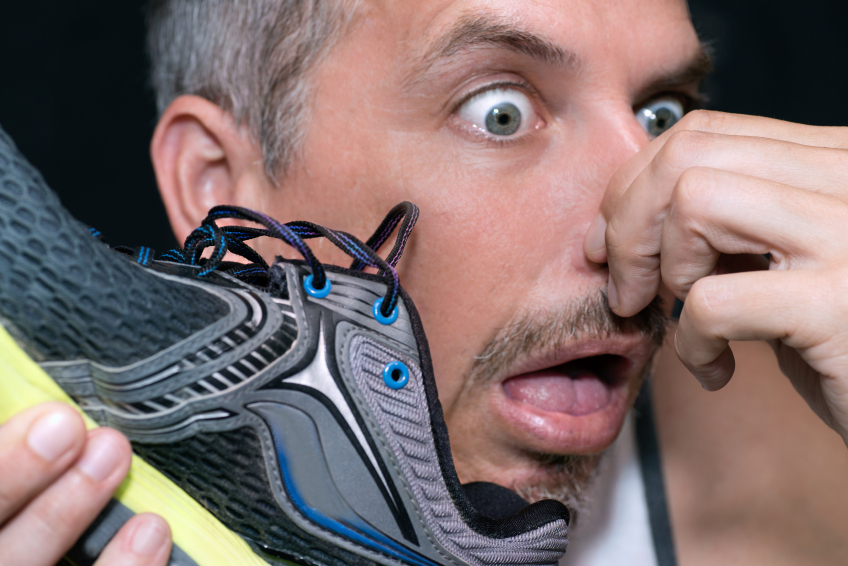 How-to-cure-smelly-feet-man-with-smelly-running-shoe