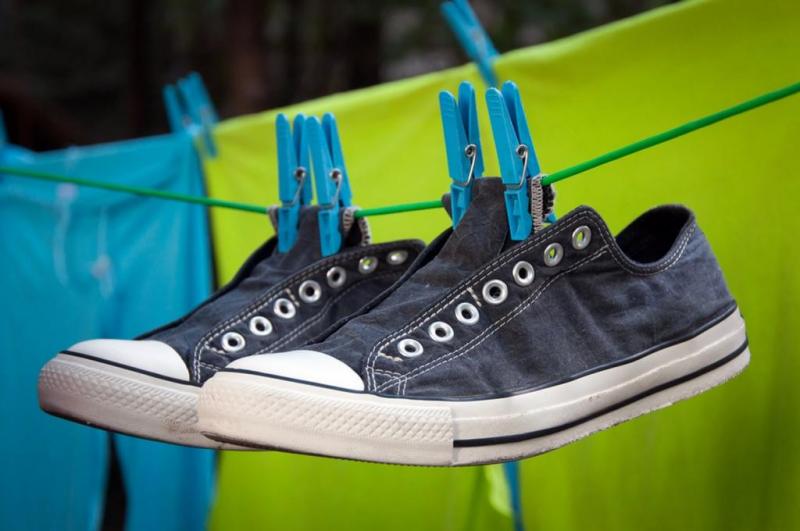 how-to-clean-your-shoes-drying out shoes