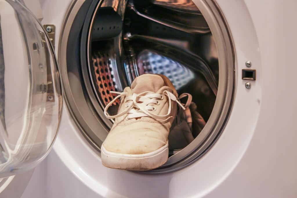 how-to-clean-your-shoes-using a washing machine