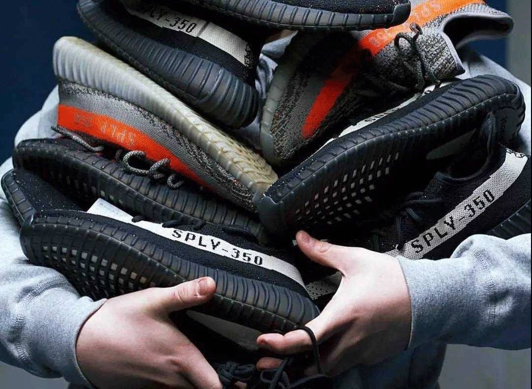 fake shoes-yeezy