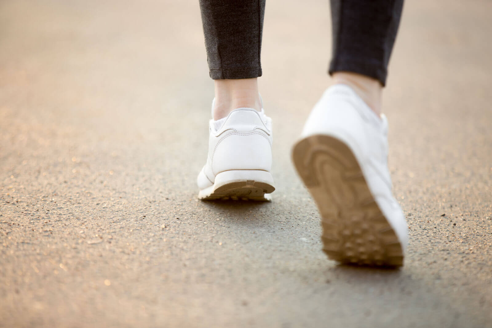 walking shoes vs running image